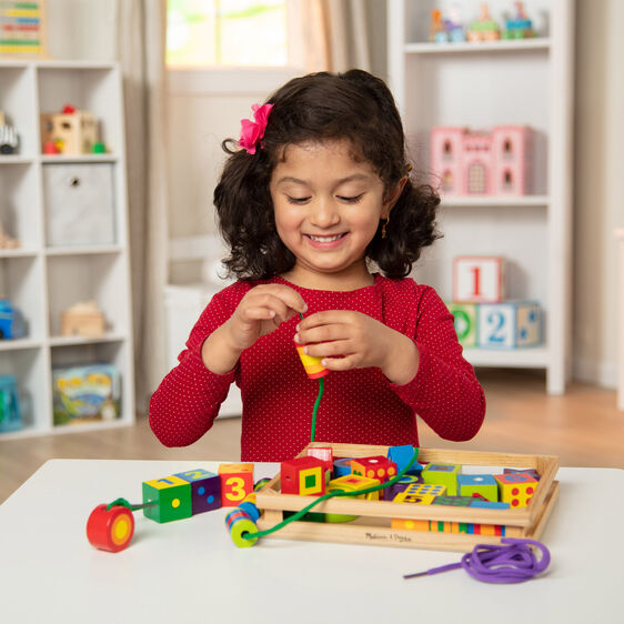 Lacing Beads in a Box, Melissa &amp; Doug